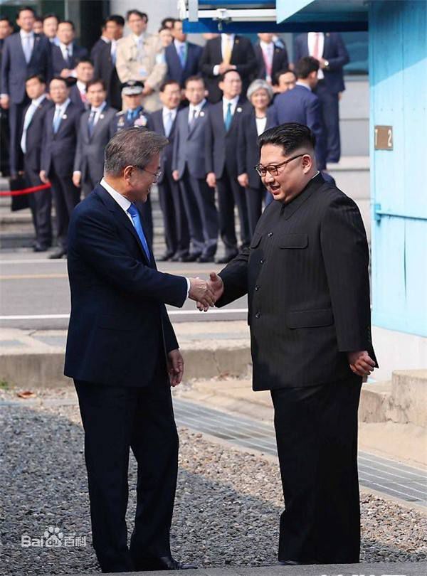 金正恩(（朝鲜文）；Kim Jong-un（英文）)前后照片