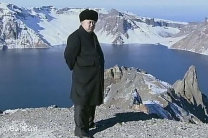 金正恩(（朝鲜文）；Kim Jong-un（英文）)前后照片