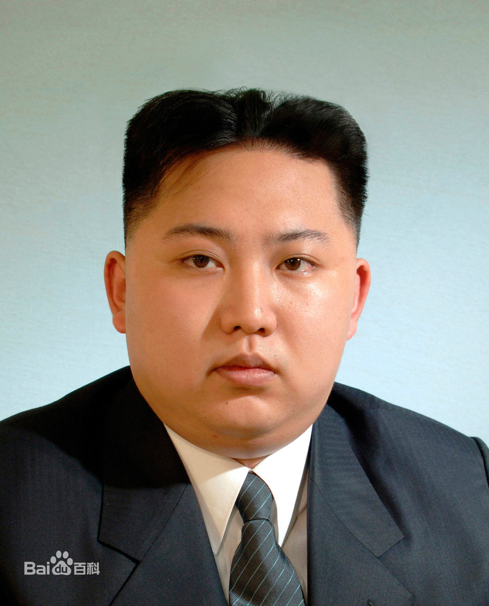 金正恩(（朝鲜文）；Kim Jong-un（英文）)前后照片
