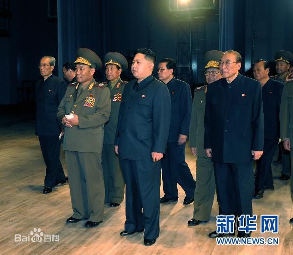 金正恩(（朝鲜文）；Kim Jong-un（英文）)前后照片