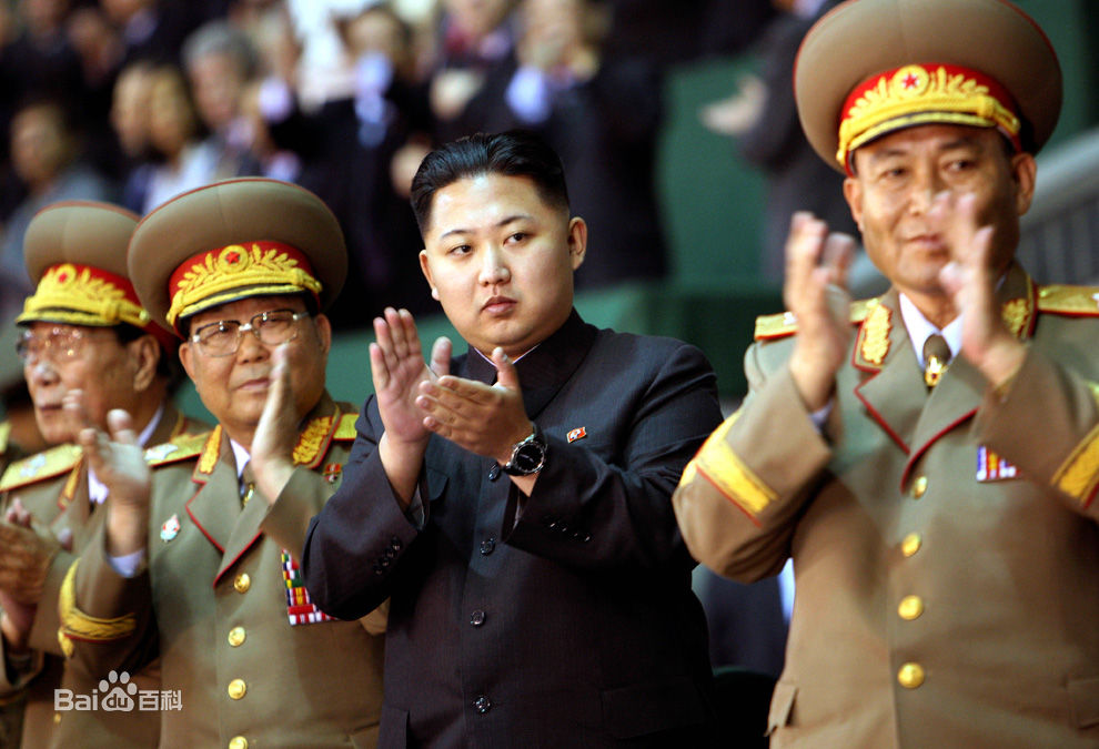 金正恩(（朝鲜文）；Kim Jong-un（英文）)前后照片