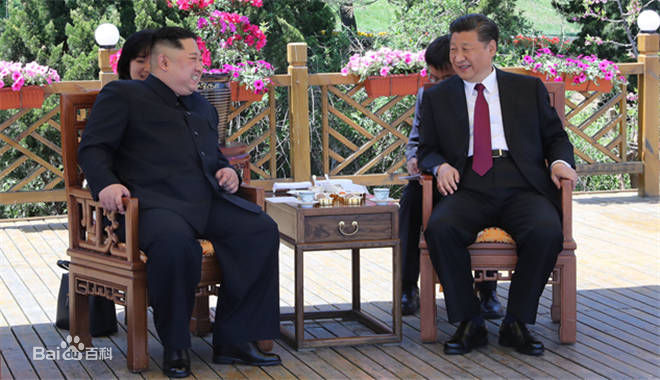 金正恩(（朝鲜文）；Kim Jong-un（英文）)前后照片