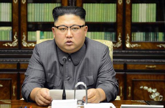 金正恩(（朝鲜文）；Kim Jong-un（英文）)前后照片