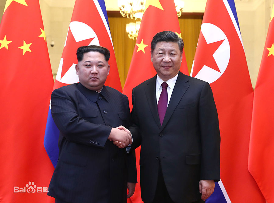 金正恩(（朝鲜文）；Kim Jong-un（英文）)前后照片