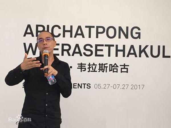 最优质阿彼察邦·韦拉斯哈古(Apichatpong Weerasethakul、  )素颜照