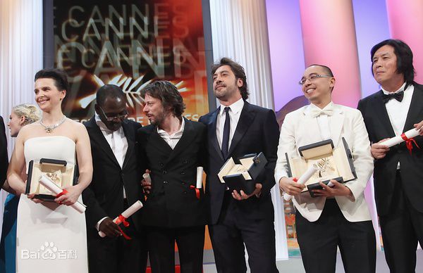 最优质阿彼察邦·韦拉斯哈古(Apichatpong Weerasethakul、  )素颜照