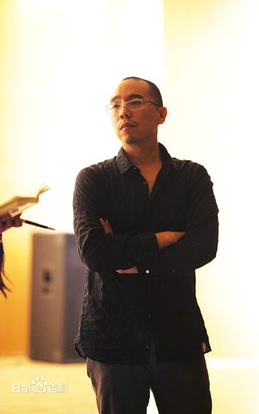 最优质阿彼察邦·韦拉斯哈古(Apichatpong Weerasethakul、  )素颜照