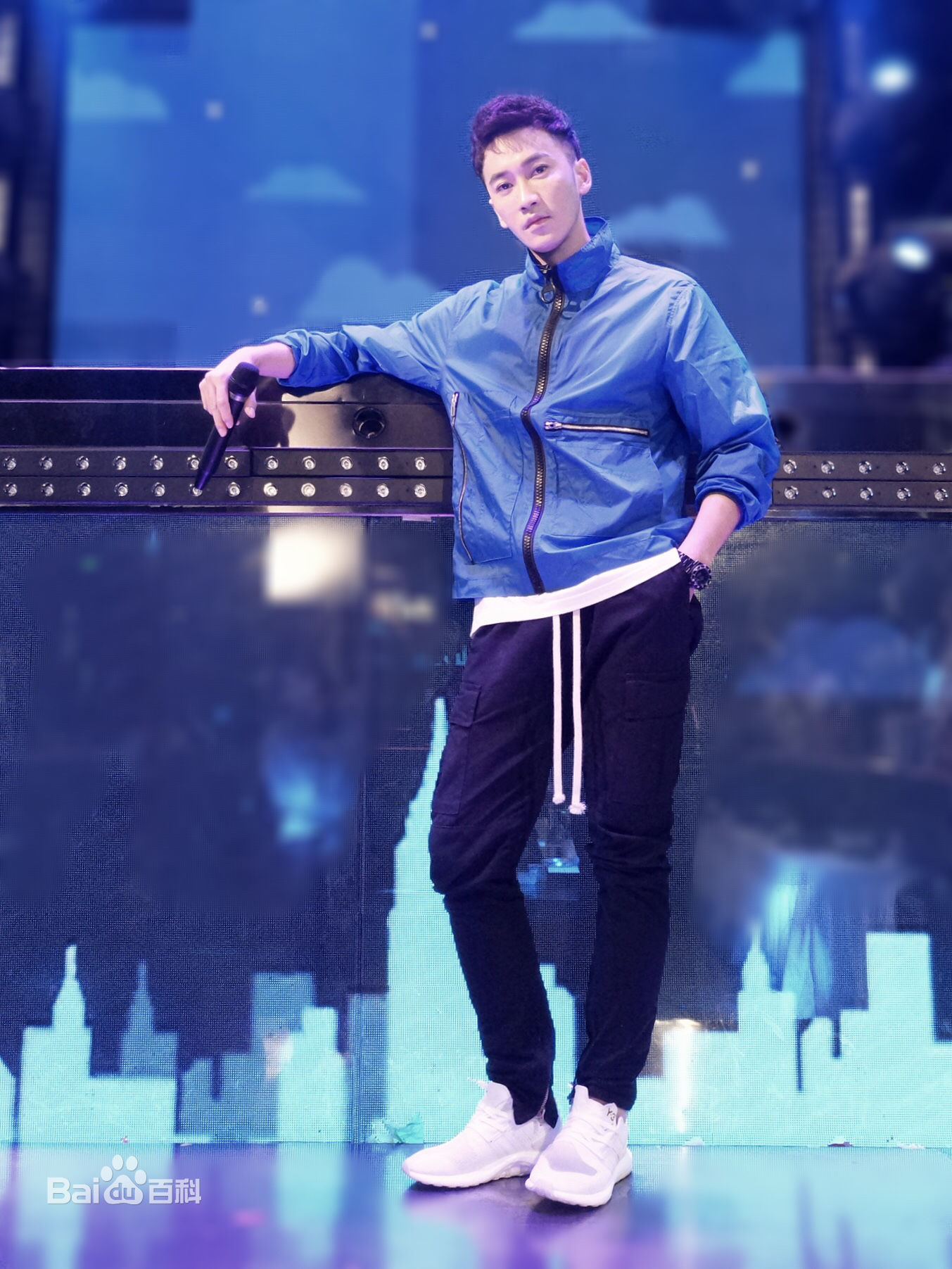 毛方圆(Francis)微博照精选前后照片