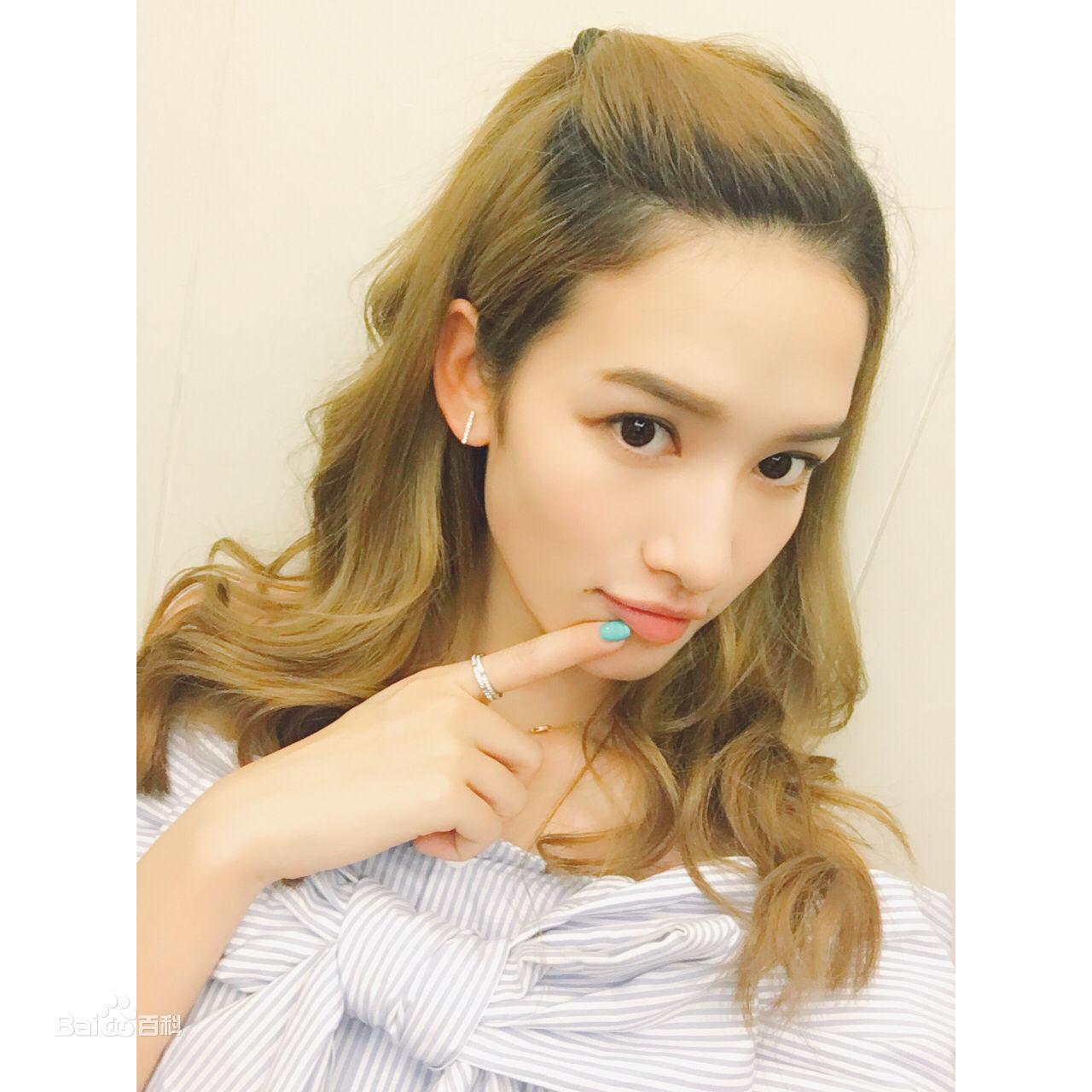 张柏嘉生活照前后照片