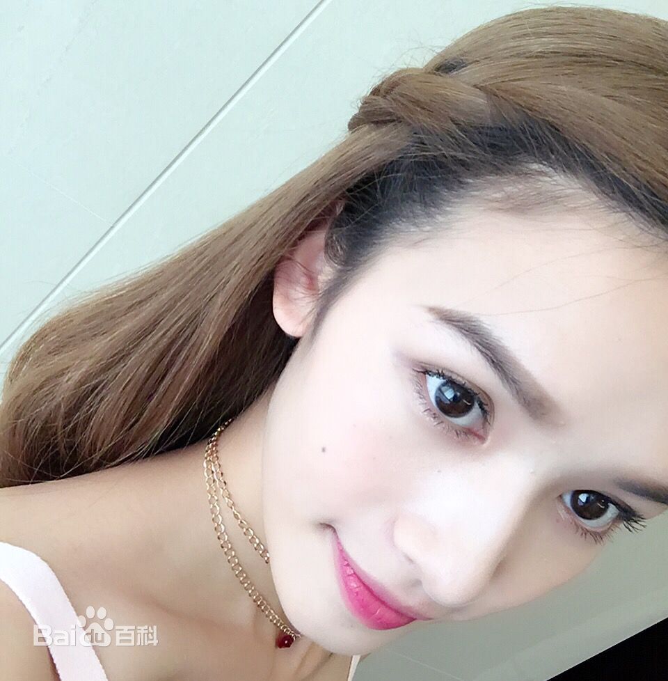 张柏嘉生活照前后照片