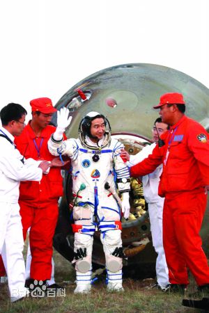 翟志刚神七升空与回收照片图册