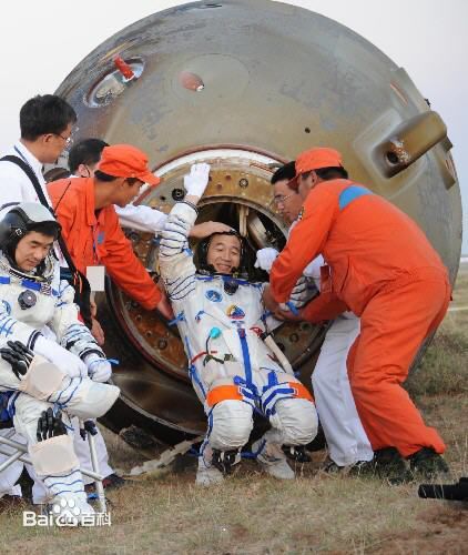 翟志刚神七升空与回收照片图册