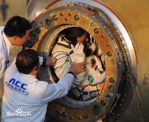 翟志刚神七升空与回收照片图册