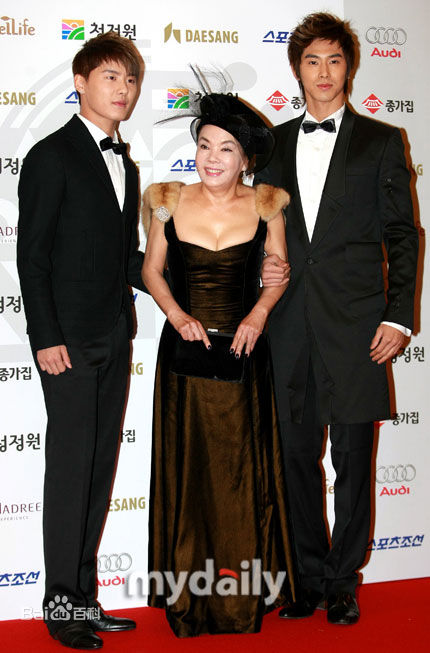 金秀美出席活动照片壁纸壁纸