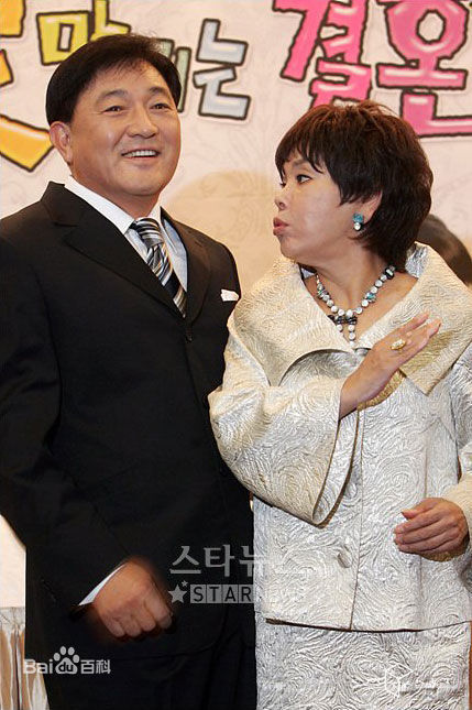 金秀美出席活动照片壁纸壁纸