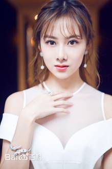 曹曦月活动街拍图片图集