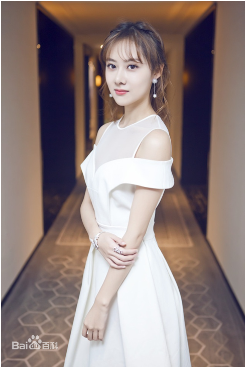 曹曦月活动街拍图片图集