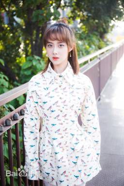 曹曦月活动街拍图片图集