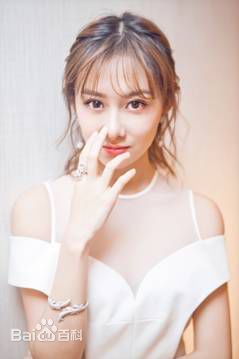 曹曦月活动街拍图片图集