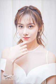 曹曦月活动街拍图片图集