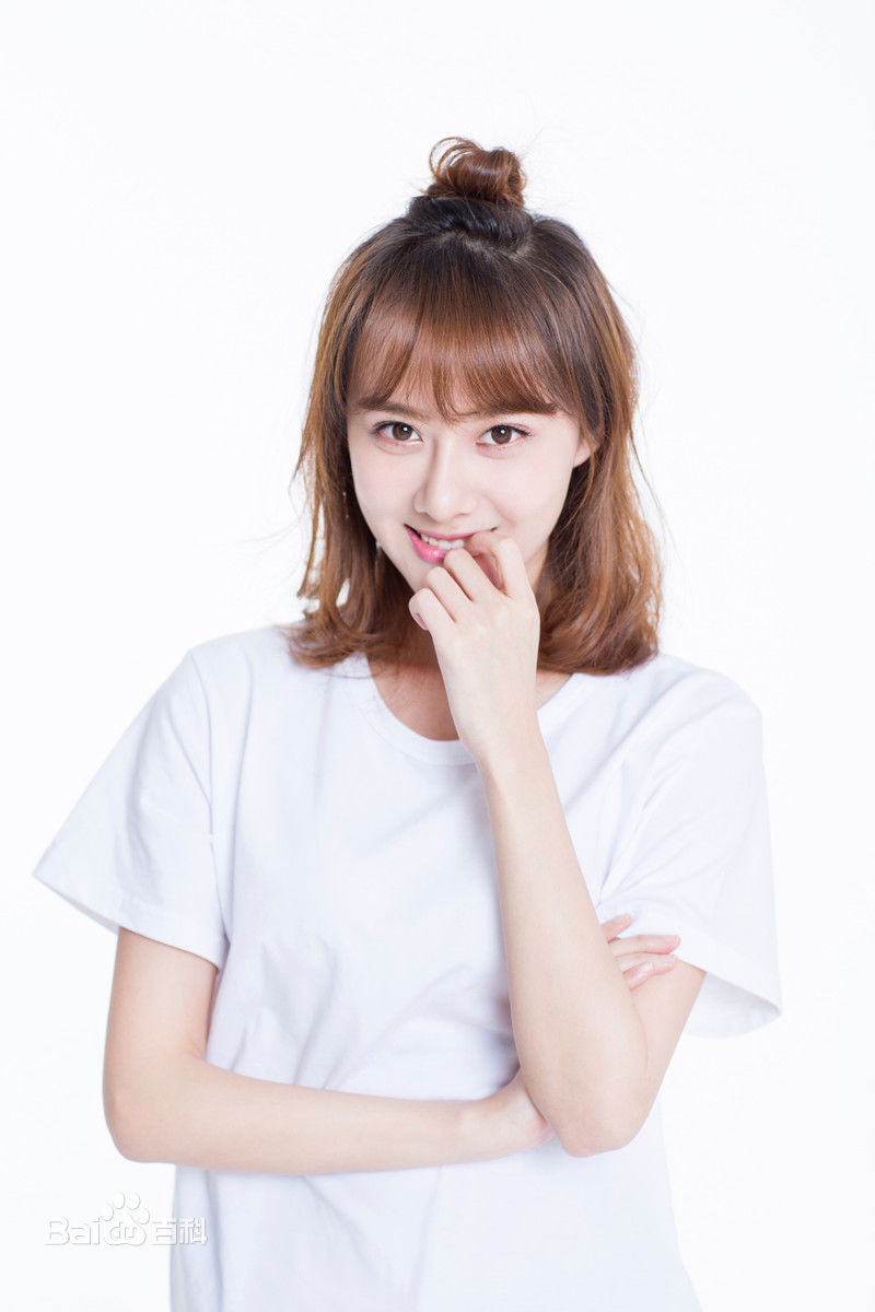 曹曦月搞怪九连拍性感图片图集