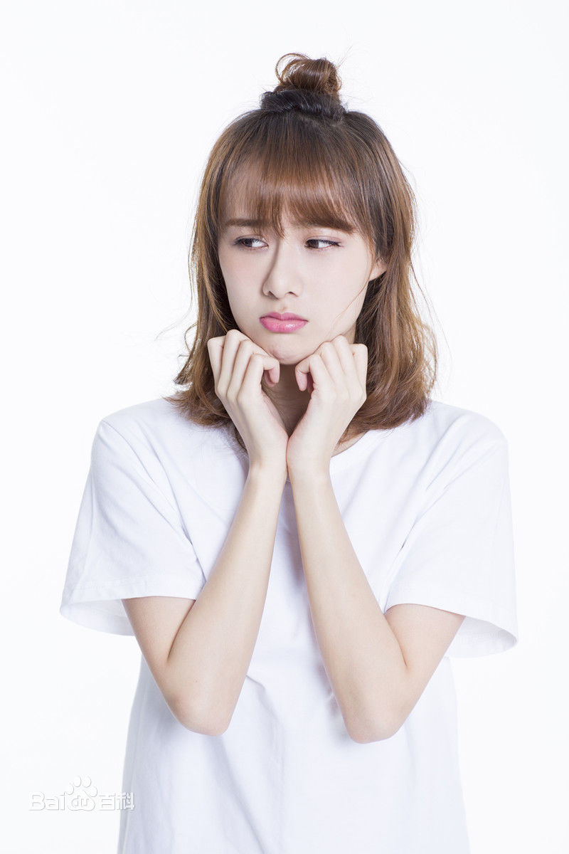 曹曦月搞怪九连拍性感图片图集