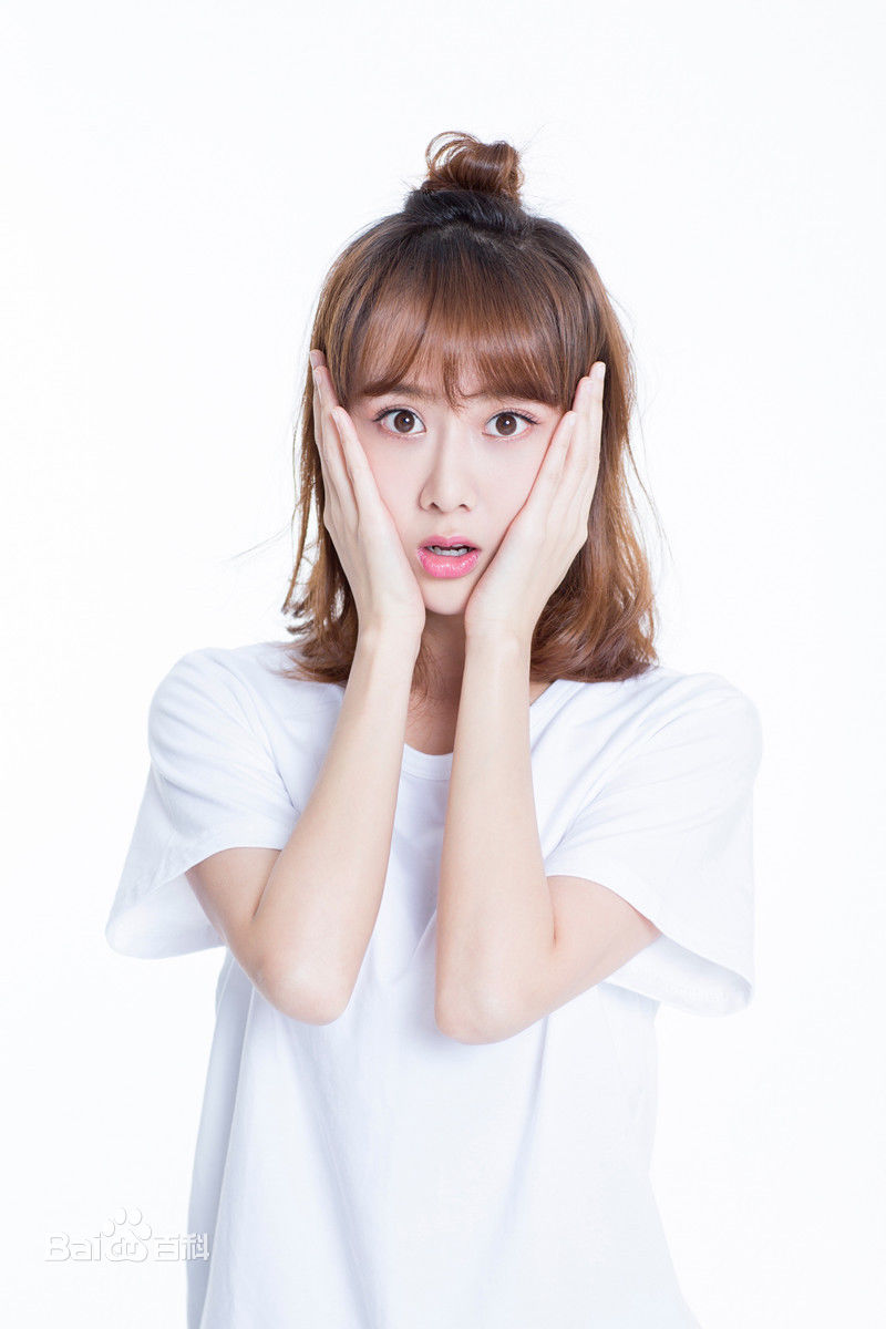 曹曦月搞怪九连拍性感图片图集