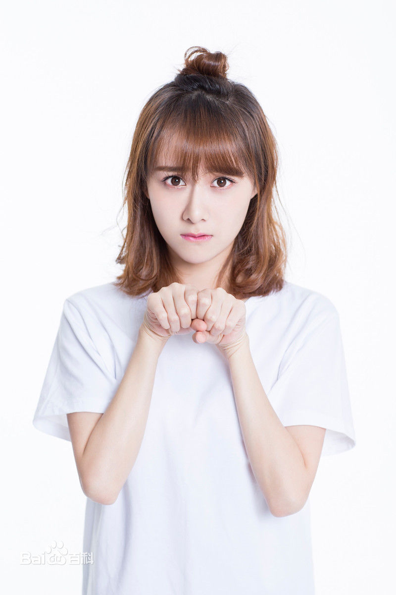 曹曦月搞怪九连拍性感图片图集