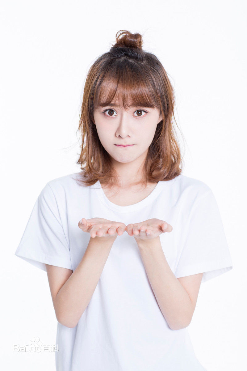 曹曦月搞怪九连拍性感图片图集