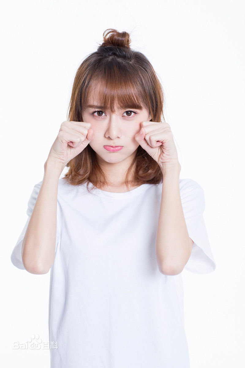 曹曦月搞怪九连拍性感图片图集