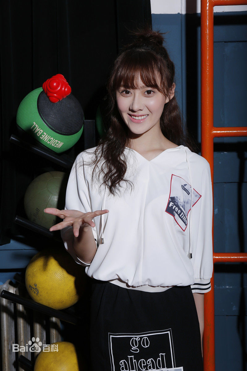 曹曦月最新休闲壁纸