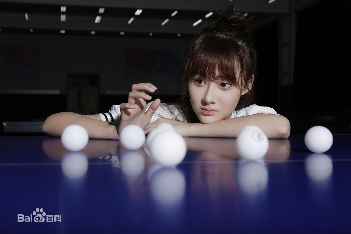 曹曦月最新休闲壁纸