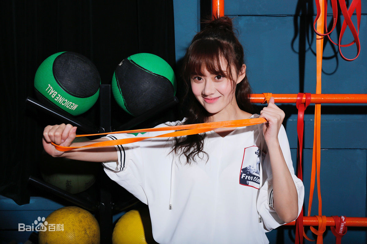 曹曦月最新休闲壁纸