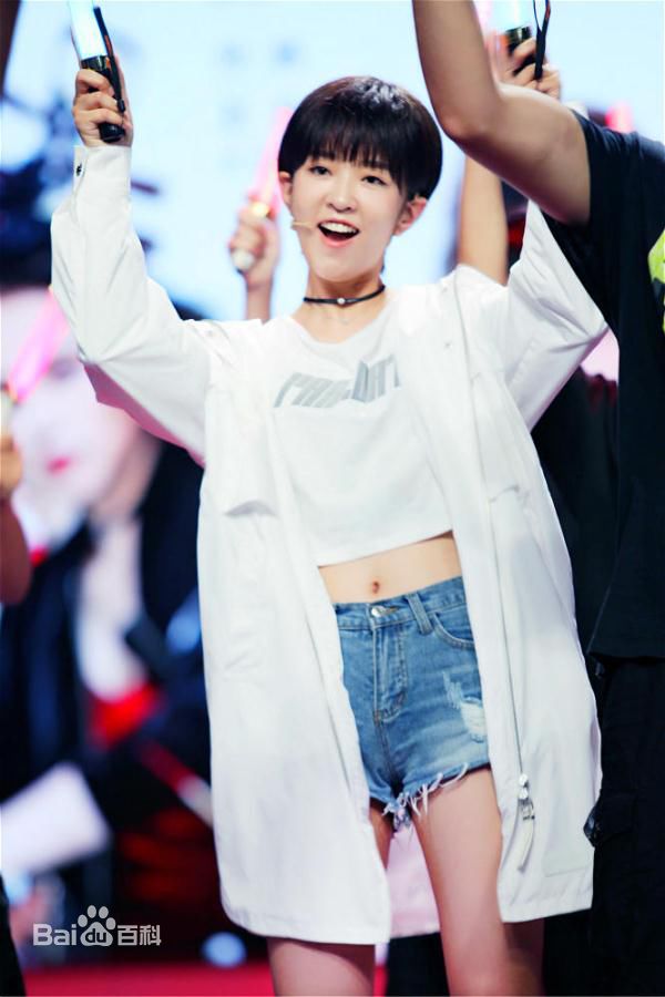 刘泳希活动照生活照