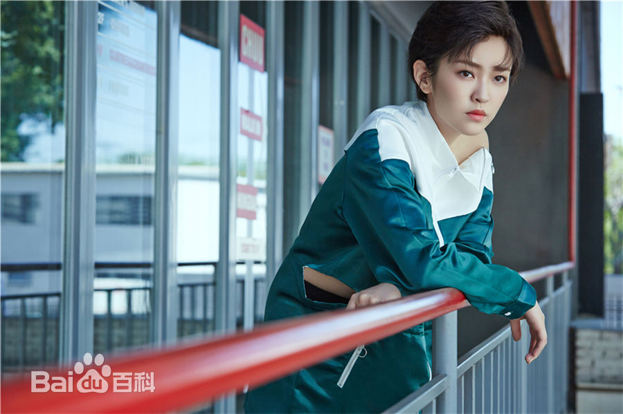 刘泳希最新短发图集