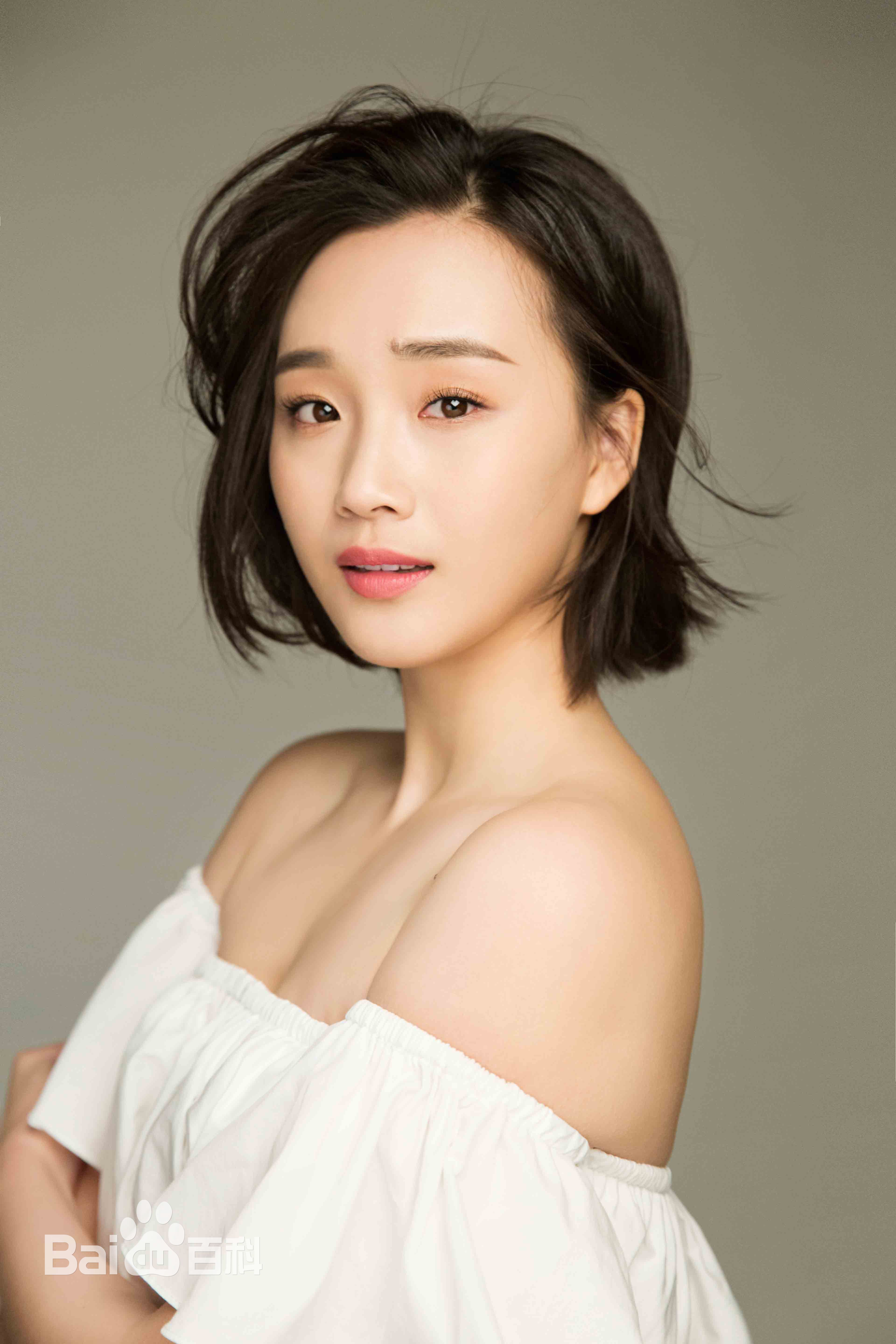 王溪鹭艺术照图片图集