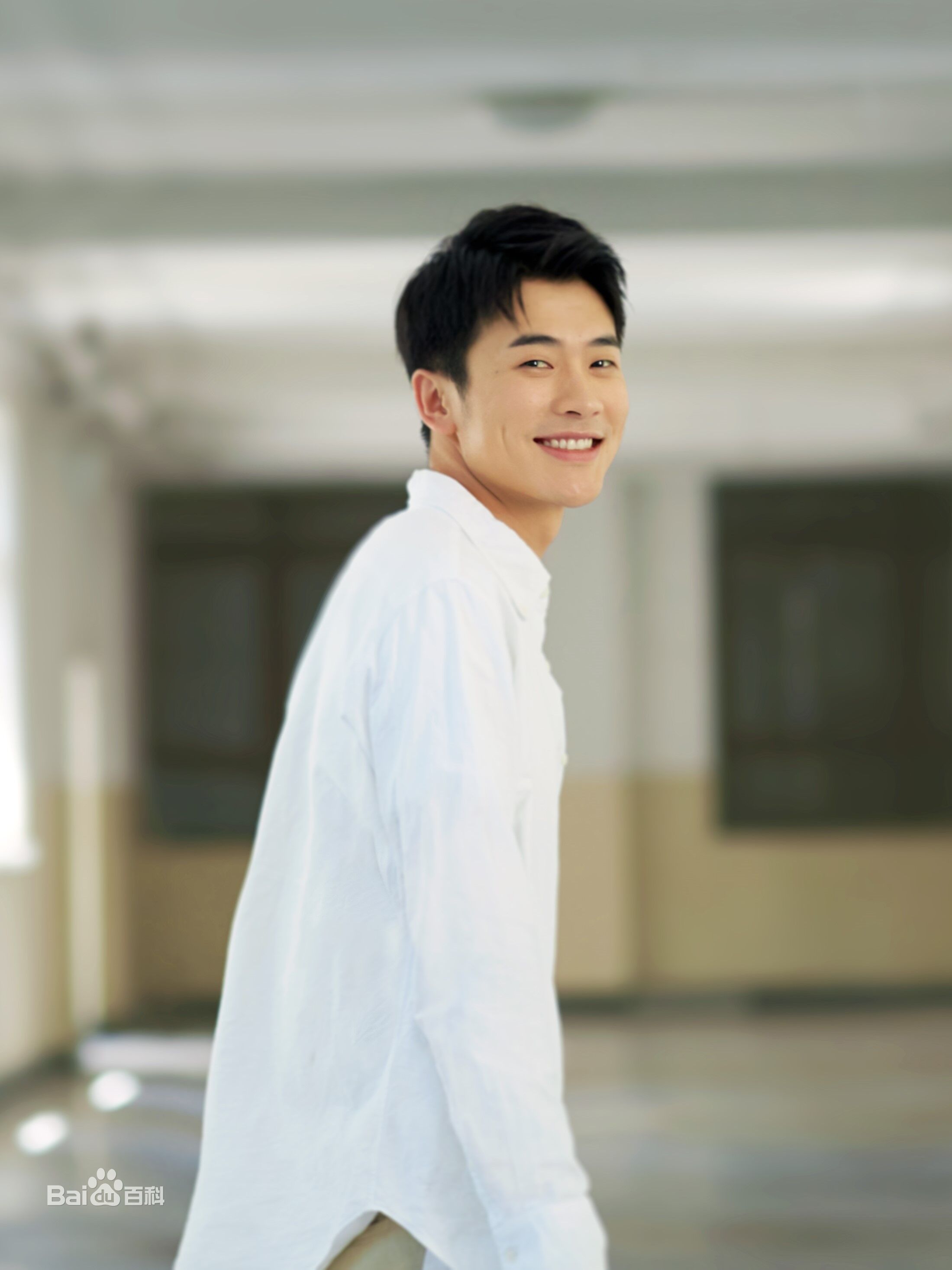 靳锦生活照壁纸壁纸