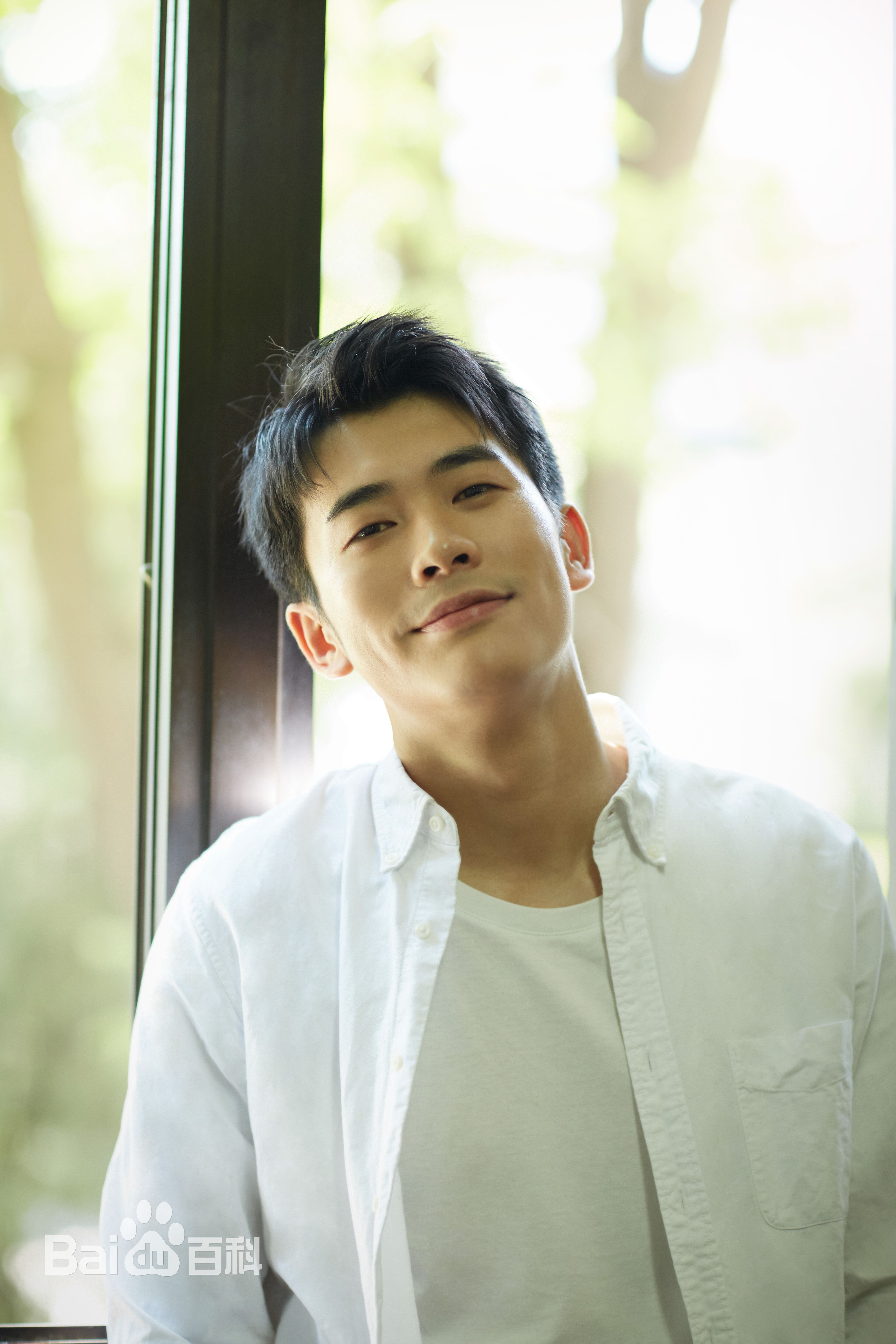 靳锦生活照壁纸壁纸