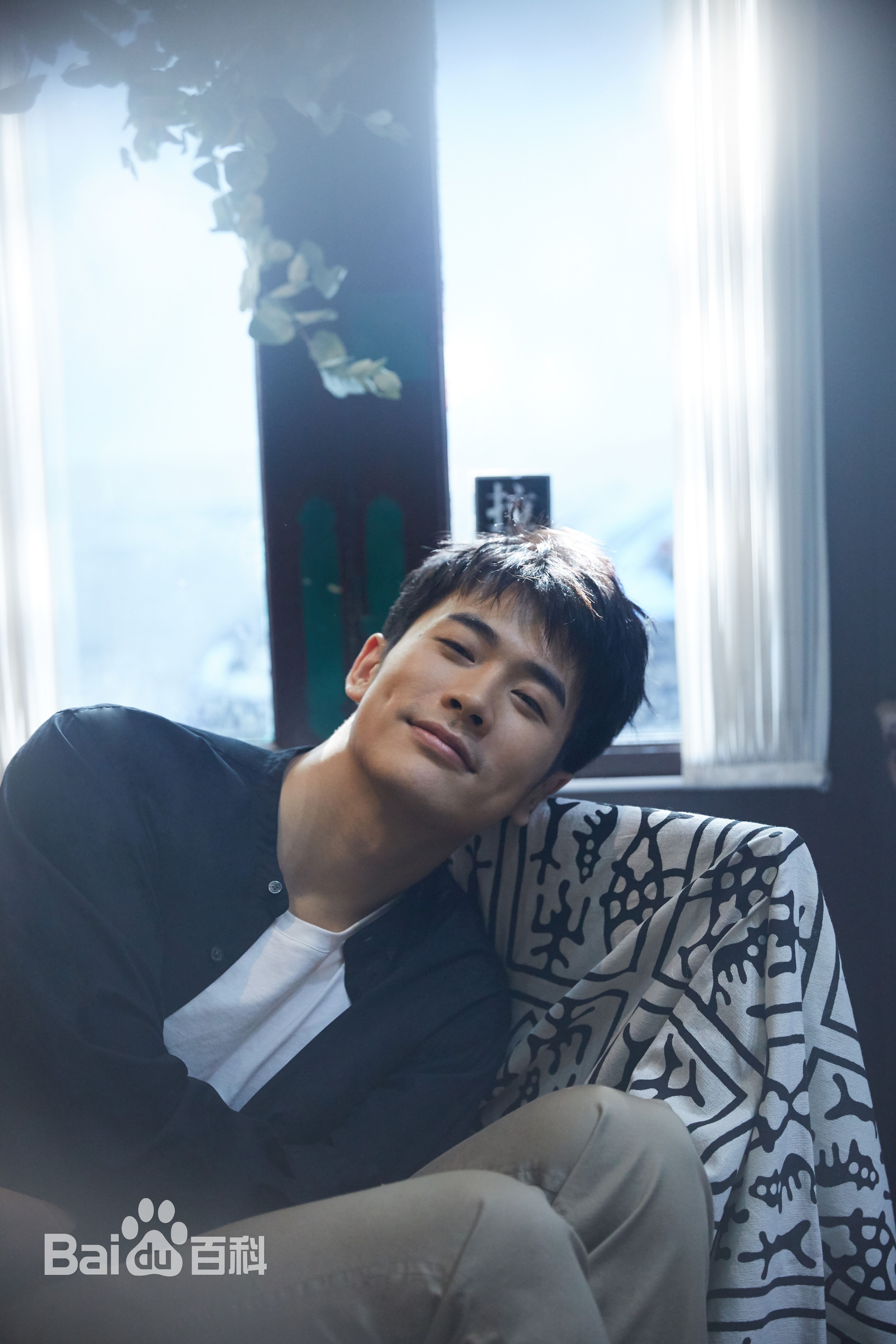 靳锦生活照壁纸壁纸