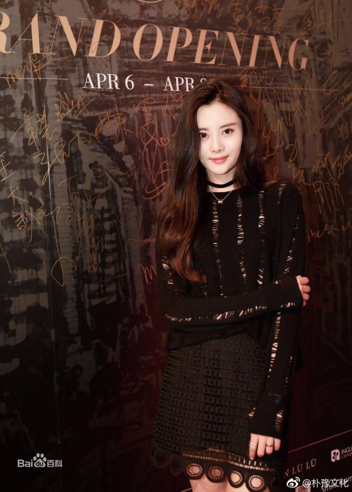 隋雨蒙出席活动性感图片图集