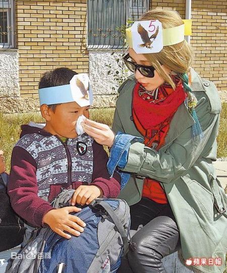 萧亚轩(Elva Hsiao)赴肯亚北部关怀当地饥饿儿童与其家庭性感图片图集