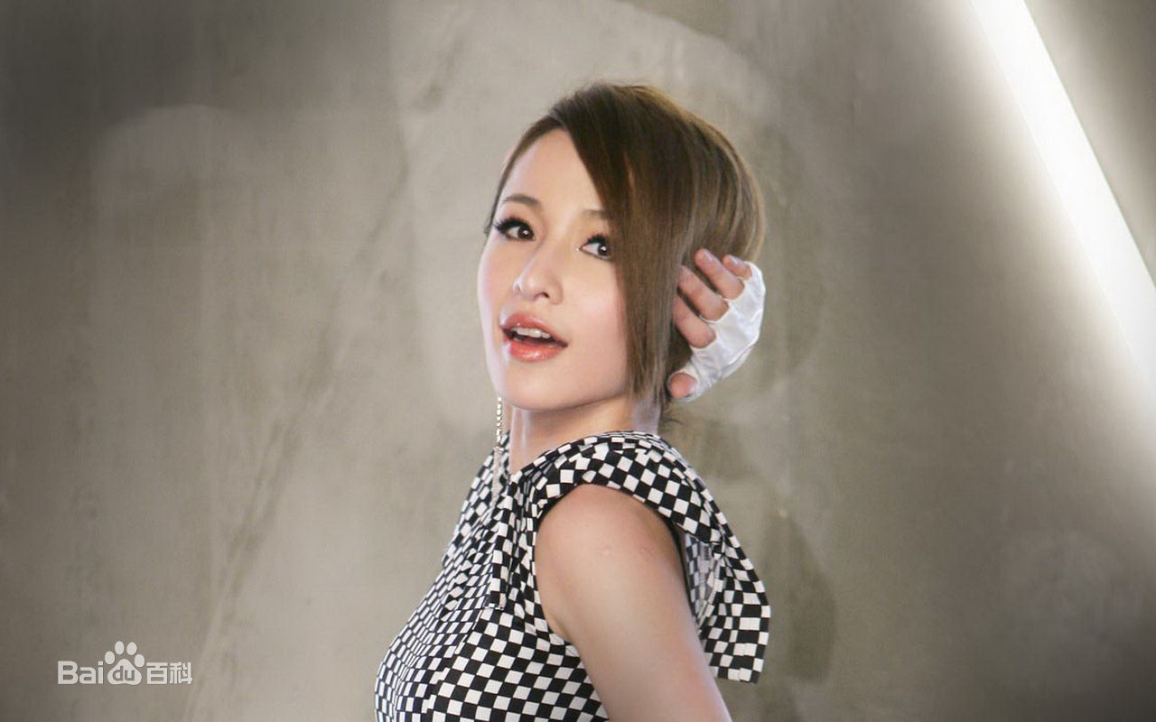 最新萧亚轩(Elva Hsiao)在专辑《三面夏娃》中的壁纸