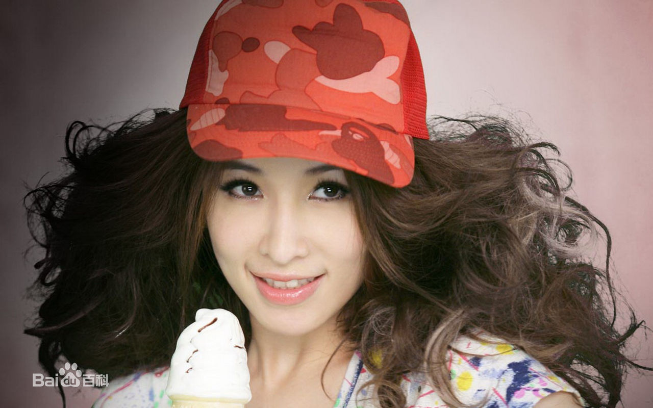 最新萧亚轩(Elva Hsiao)在专辑《三面夏娃》中的壁纸