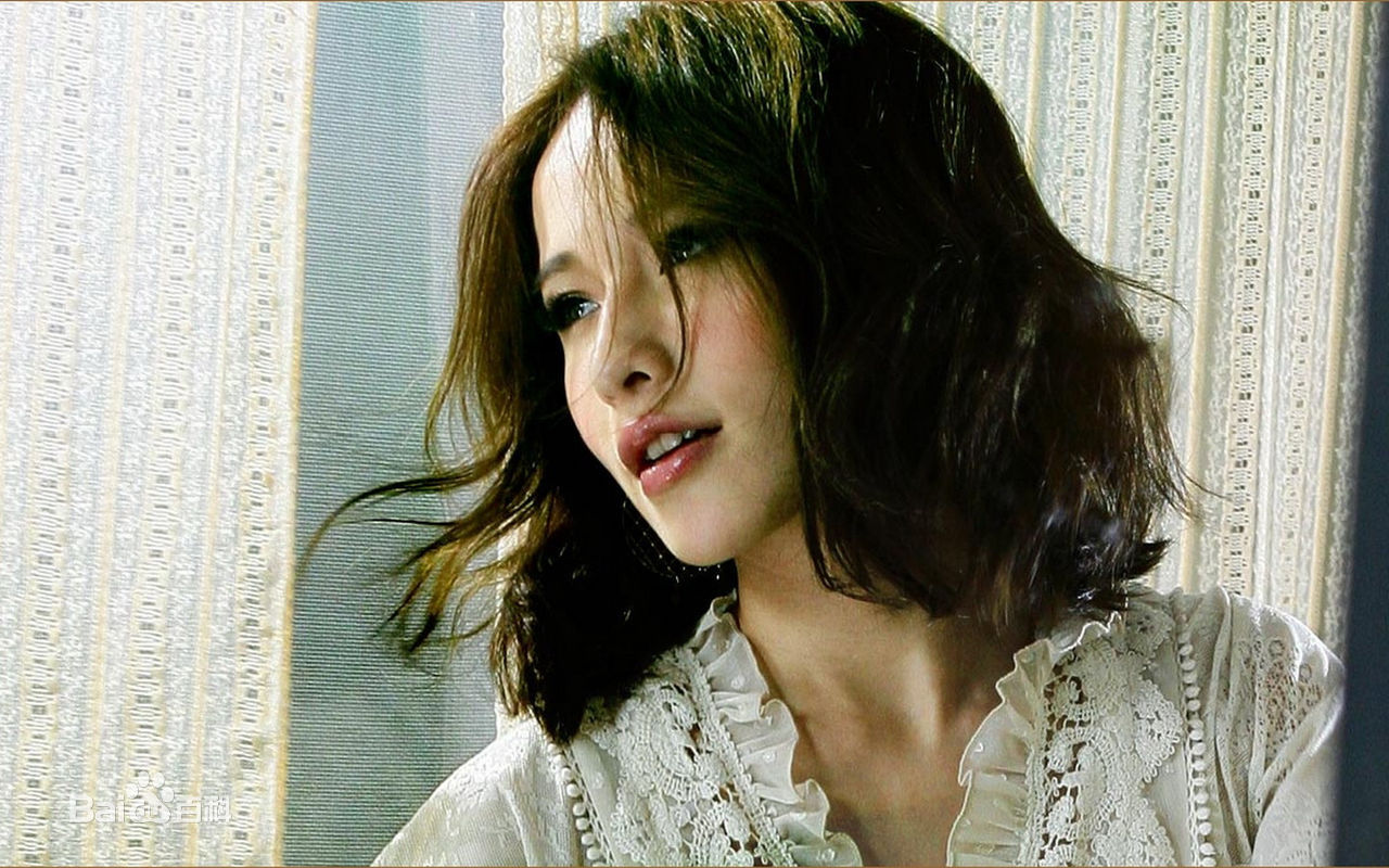 最新萧亚轩(Elva Hsiao)在专辑《三面夏娃》中的壁纸