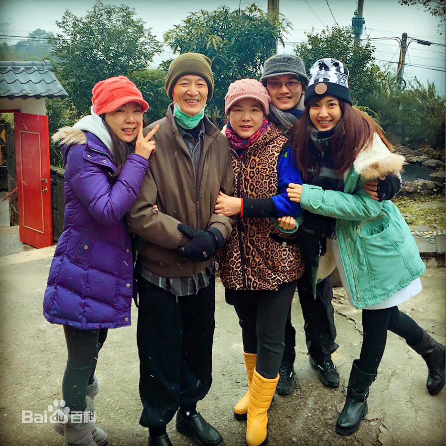 陈怡嘉(Ikeya Chen)与家人图册