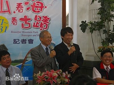 郭子乾出席活动前后照片