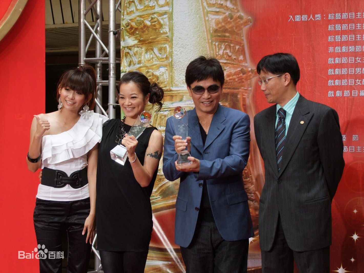 郭子乾出席活动前后照片