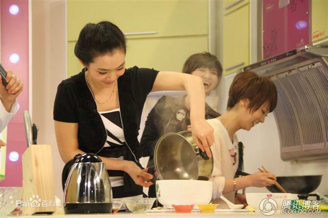 杜娟出席活动前后照片