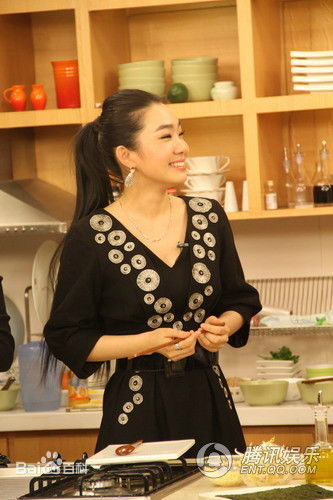 杜娟出席活动前后照片