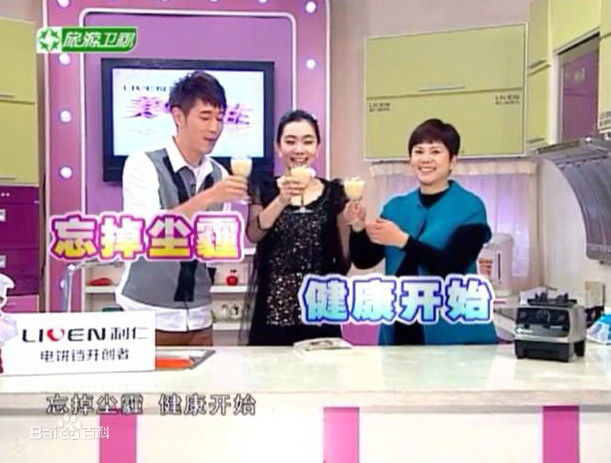 杜娟出席活动前后照片